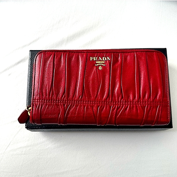 PRADA AUTHENTIC NAPPA GAUFRE ZIP AROUND LEATHER WALLET W/BOX & COA EUC - Picture 8 of 11